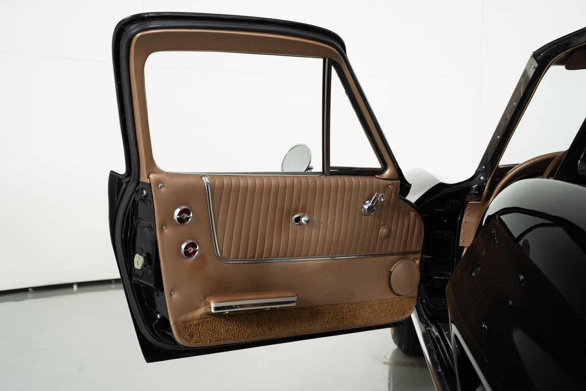 Chevrolet-Corvette-1963-Coupe-21