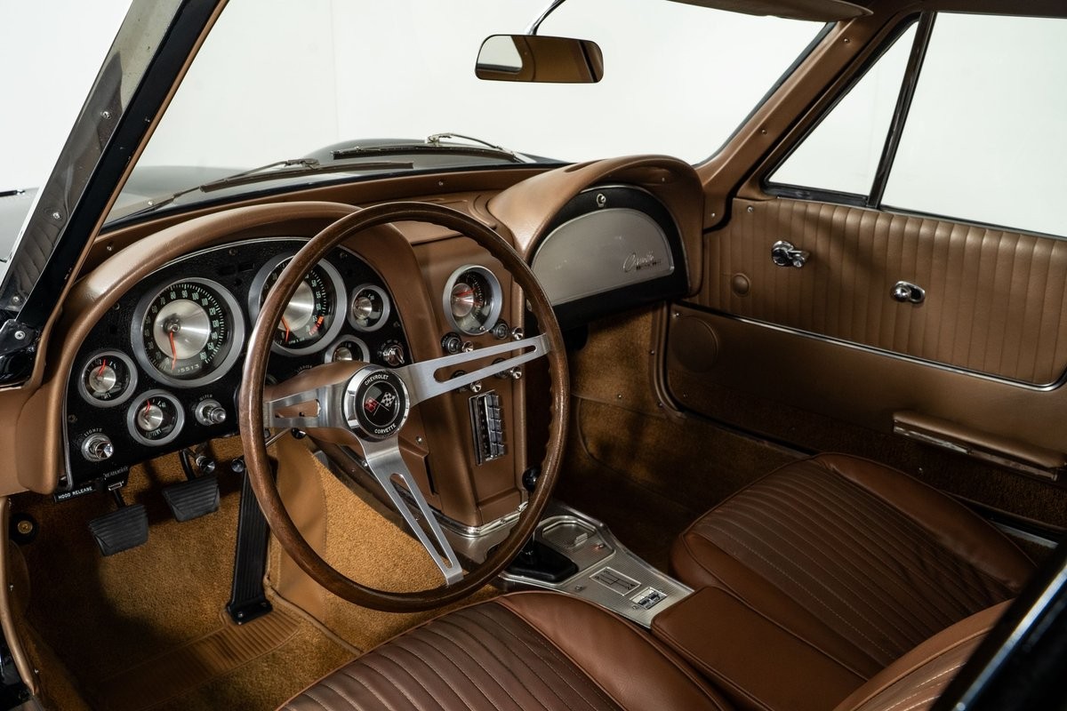 Chevrolet-Corvette-1963-Coupe-22