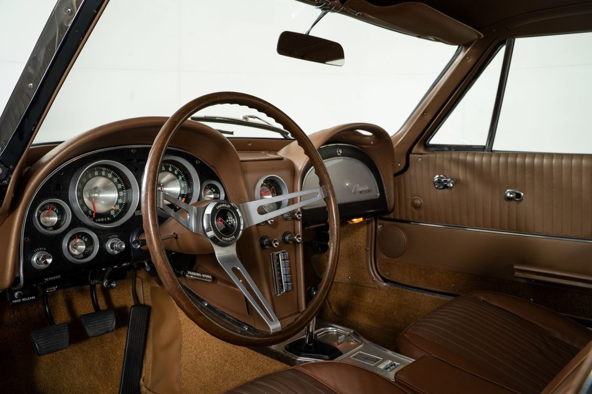 Chevrolet-Corvette-1963-Coupe-23