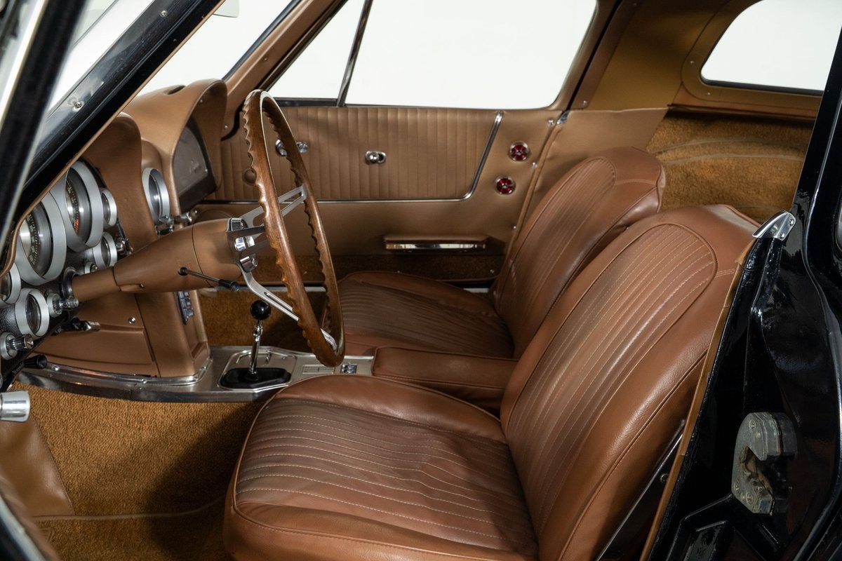 Chevrolet-Corvette-1963-Coupe-24