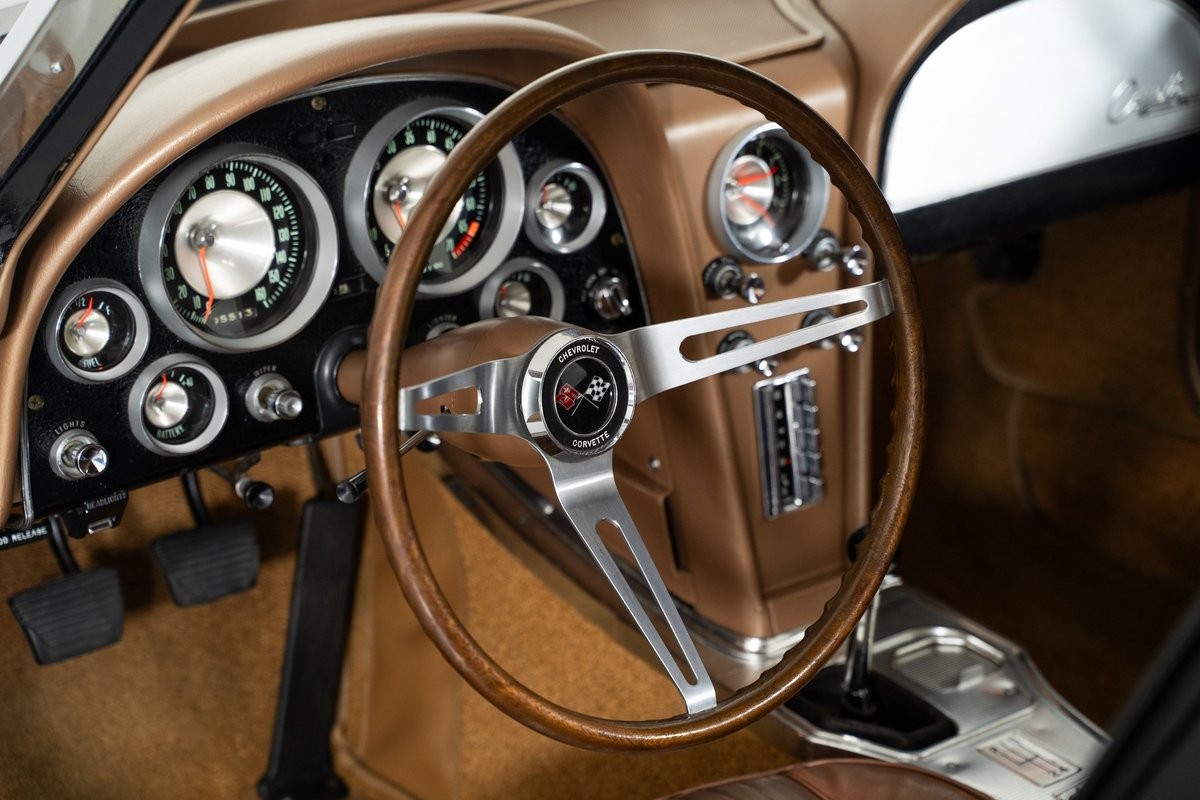 Chevrolet-Corvette-1963-Coupe-30