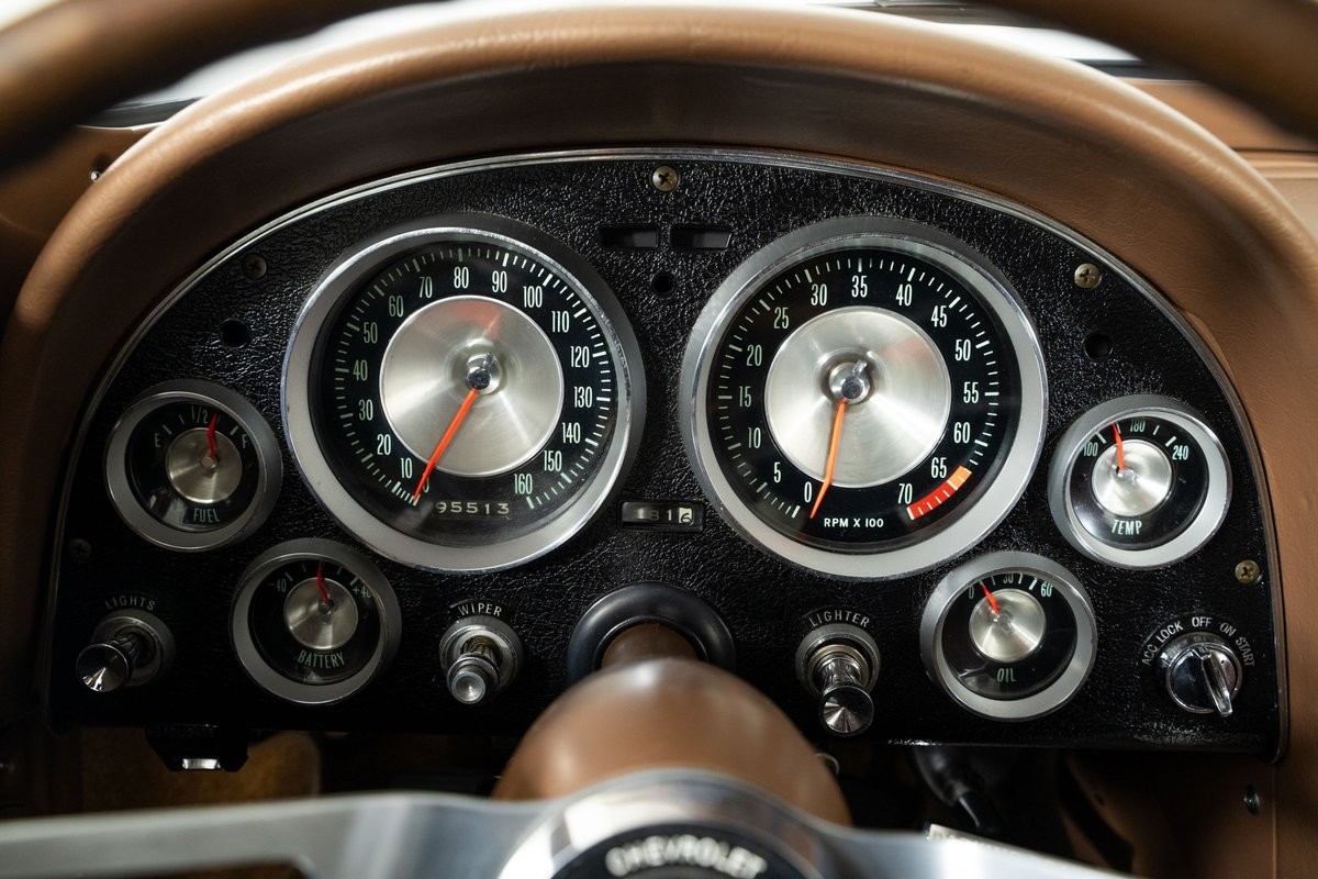 Chevrolet-Corvette-1963-Coupe-31