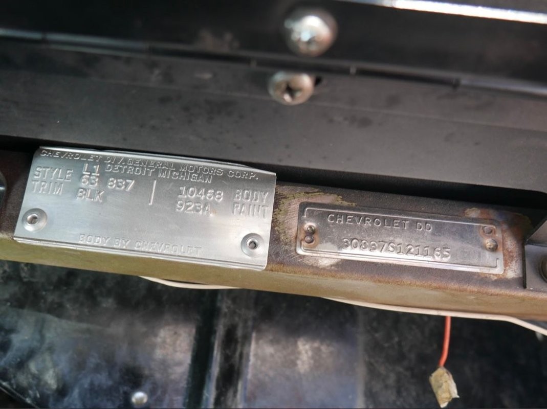 Chevrolet-Corvette-1963-Coupe-34