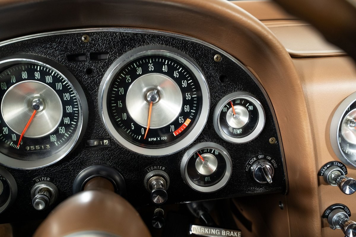 Chevrolet-Corvette-1963-Coupe-34