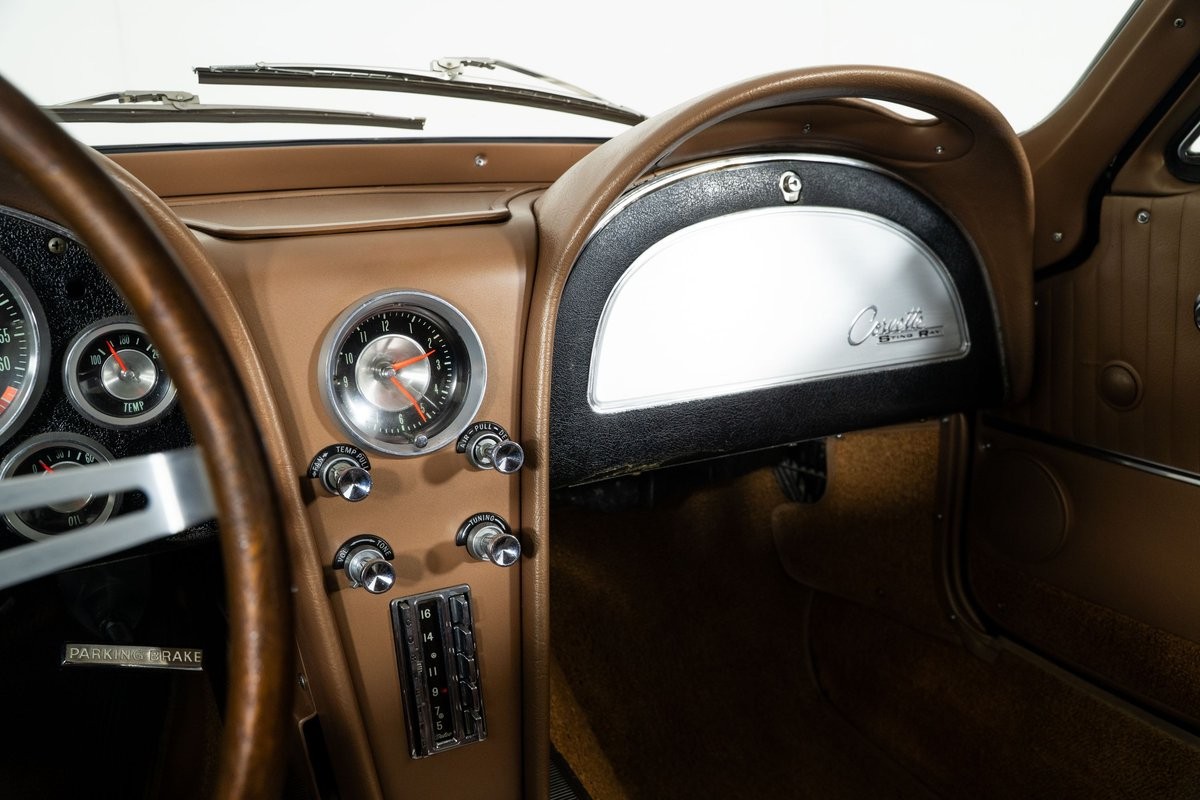 Chevrolet-Corvette-1963-Coupe-36