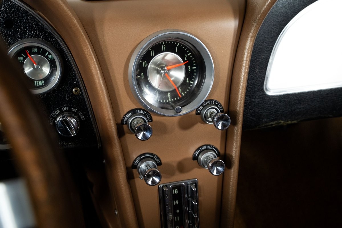 Chevrolet-Corvette-1963-Coupe-38