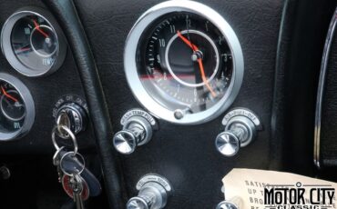 Chevrolet-Corvette-1964-32