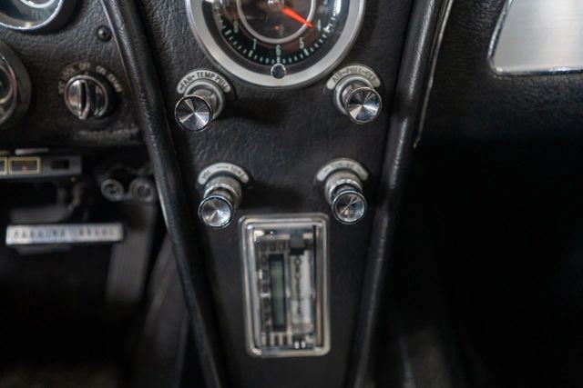 Chevrolet-Corvette-1964-35