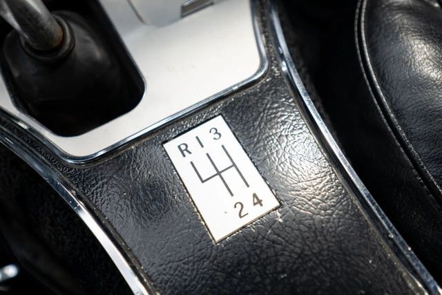 Chevrolet-Corvette-1964-36