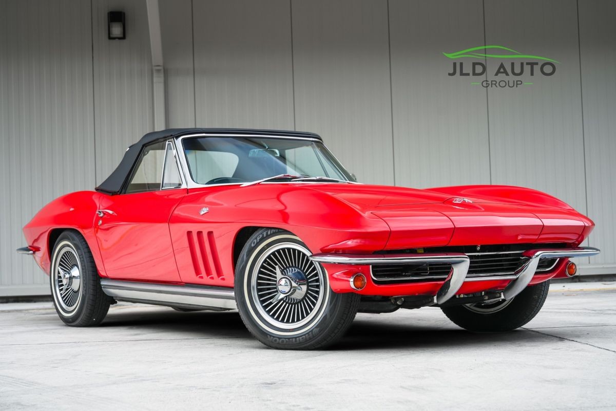 Chevrolet-Corvette-1965-1