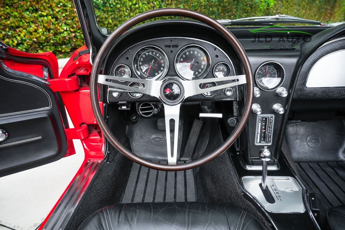 Chevrolet-Corvette-1965-18