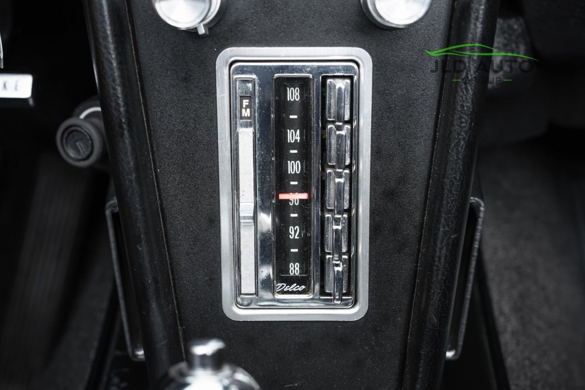 Chevrolet-Corvette-1965-24