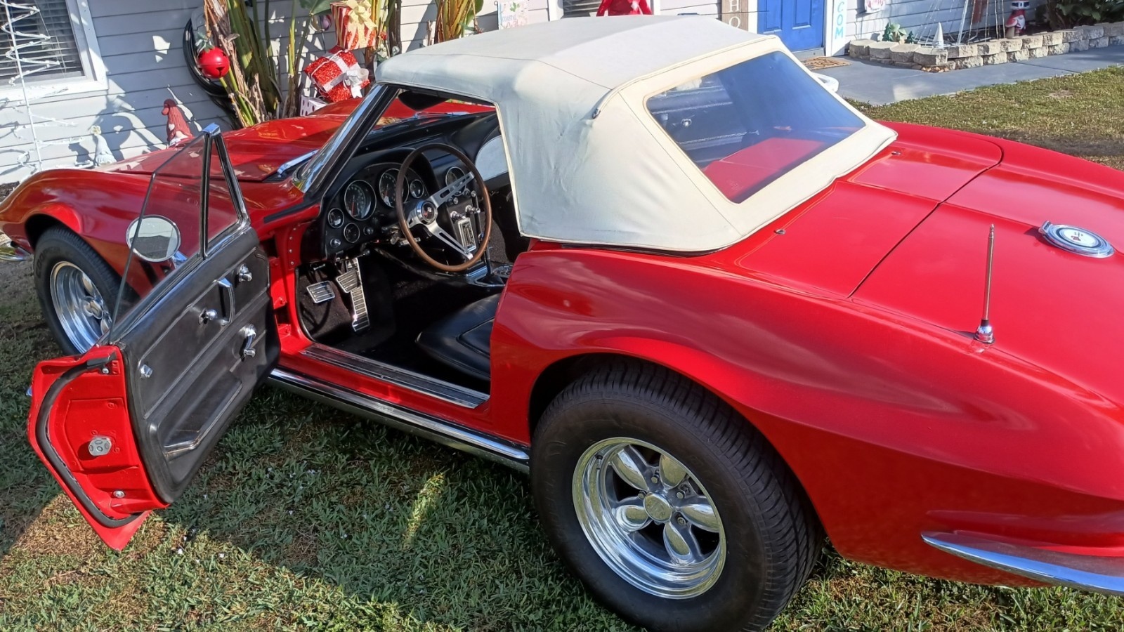 Chevrolet-Corvette-1965-Convertible-2