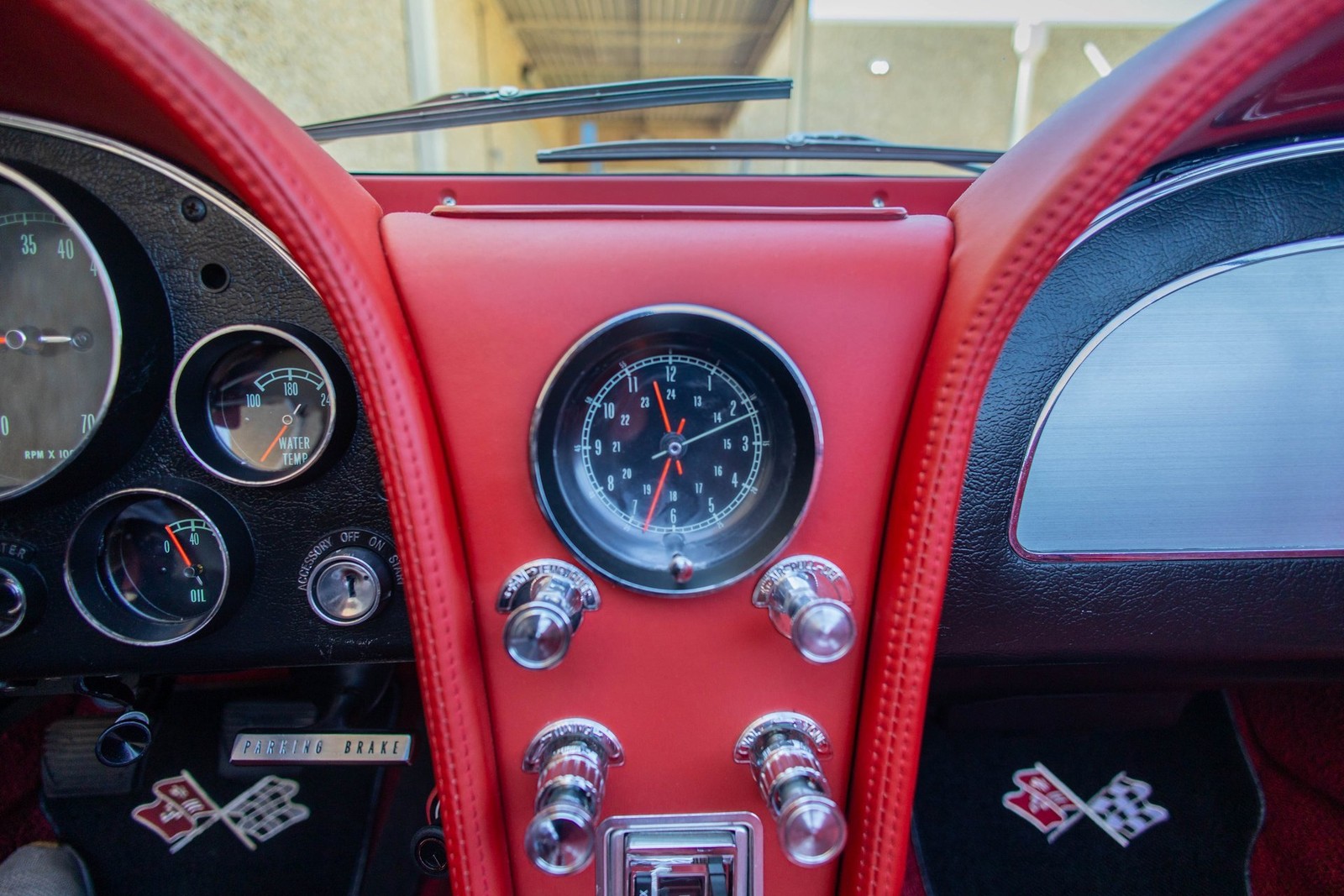 Chevrolet-Corvette-1965-Convertible-36