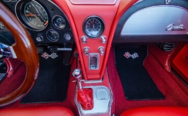 Chevrolet-Corvette-1965-Convertible-37