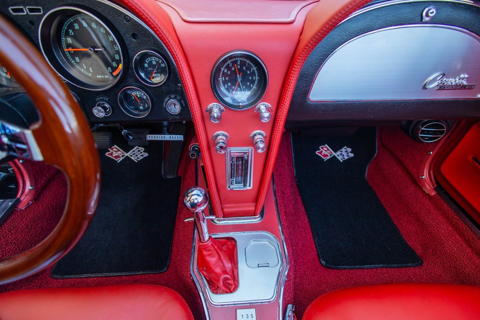 Chevrolet-Corvette-1965-Convertible-37