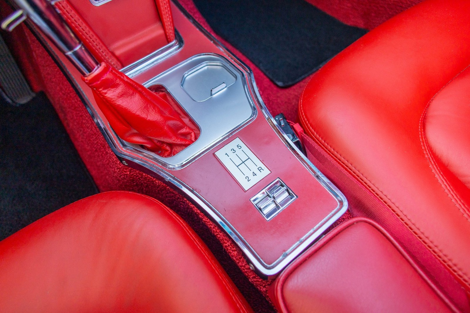 Chevrolet-Corvette-1965-Convertible-38