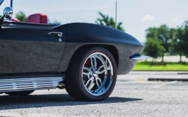 Chevrolet-Corvette-1965-Convertible-4