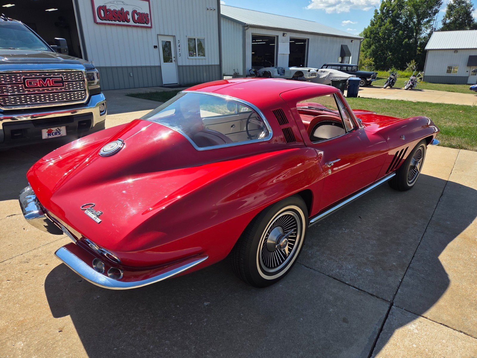 Chevrolet-Corvette-1965-Coupe-5