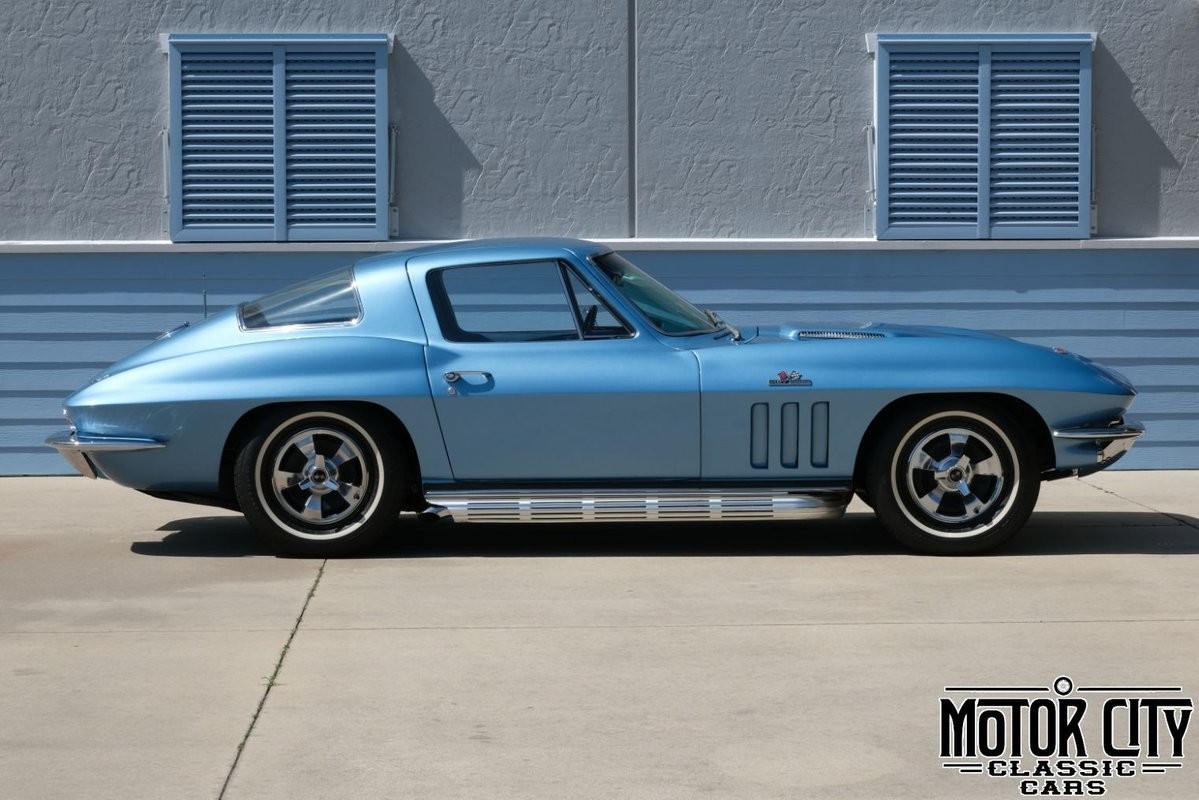 Chevrolet-Corvette-1966-1