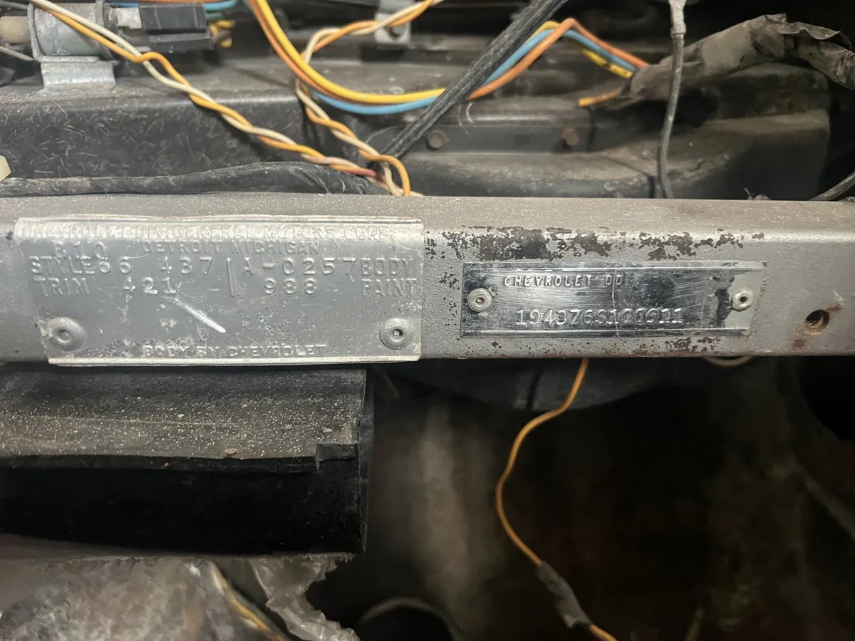 Chevrolet-Corvette-1966-4