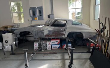 Chevrolet-Corvette-1966-6