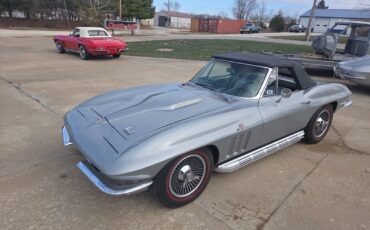Chevrolet-Corvette-1966-Convertible-1