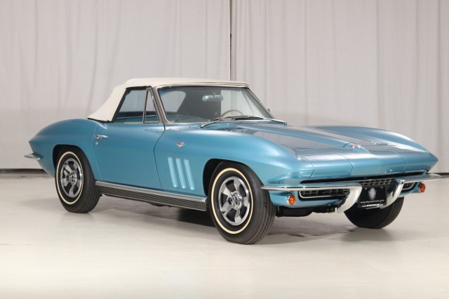 Chevrolet-Corvette-1966-Convertible-10