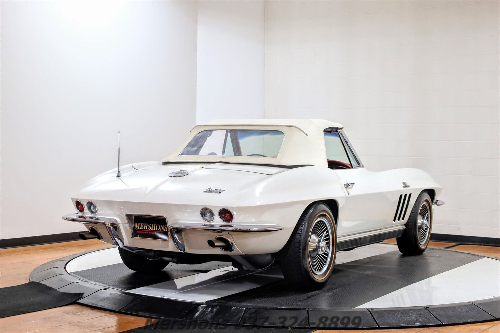 Chevrolet-Corvette-1966-Convertible-10