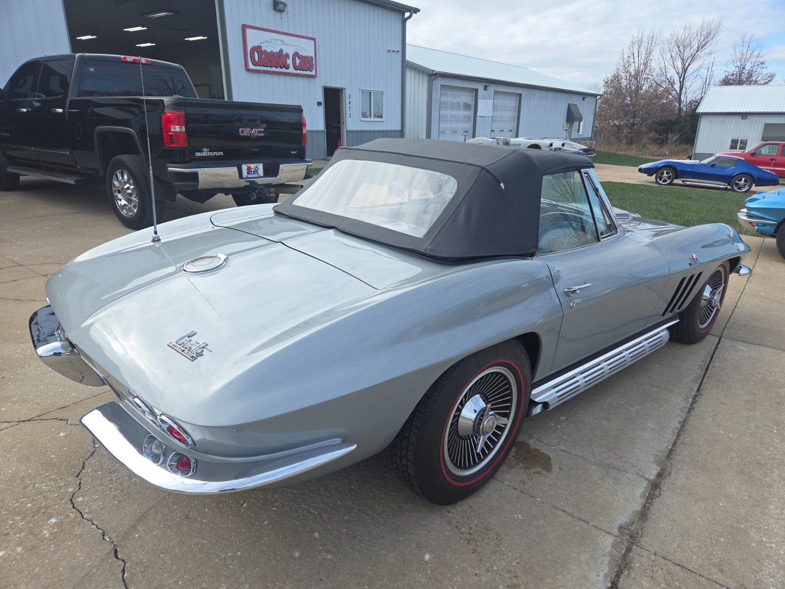 Chevrolet-Corvette-1966-Convertible-10