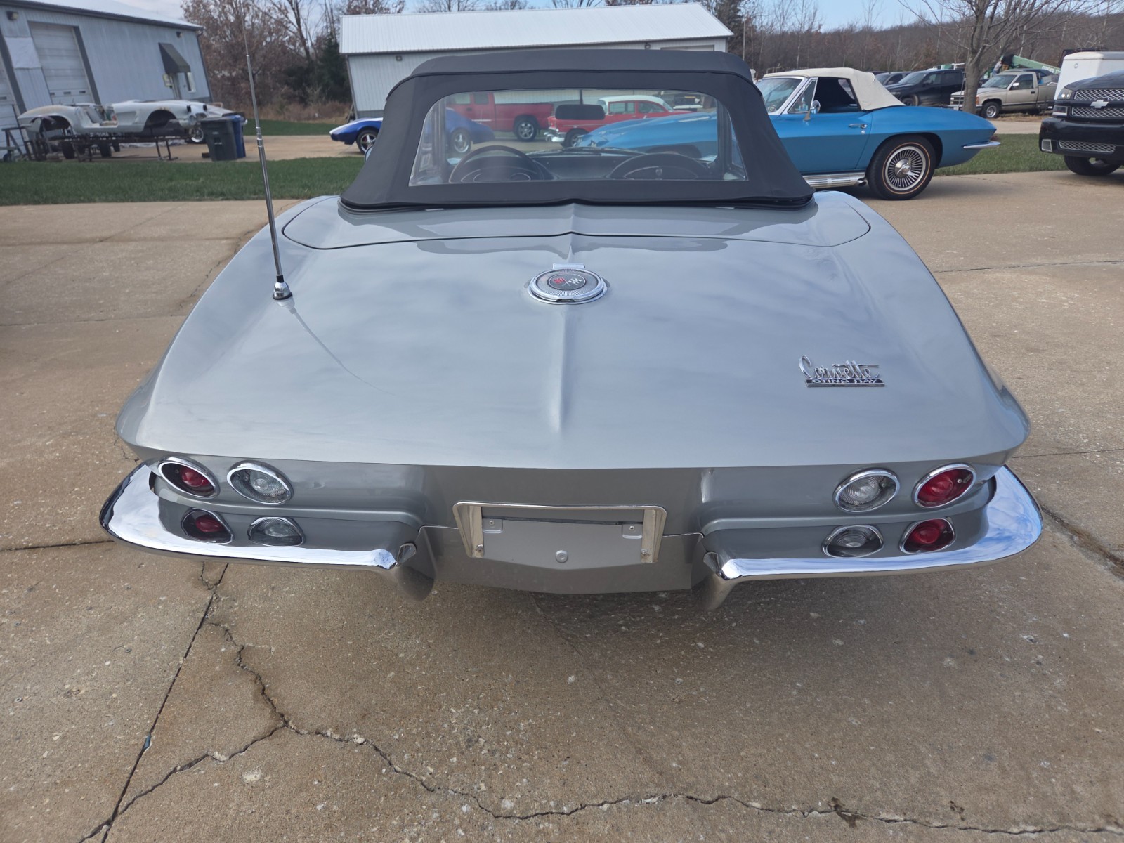 Chevrolet-Corvette-1966-Convertible-12