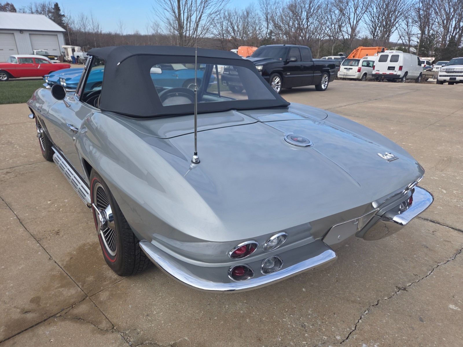 Chevrolet-Corvette-1966-Convertible-14