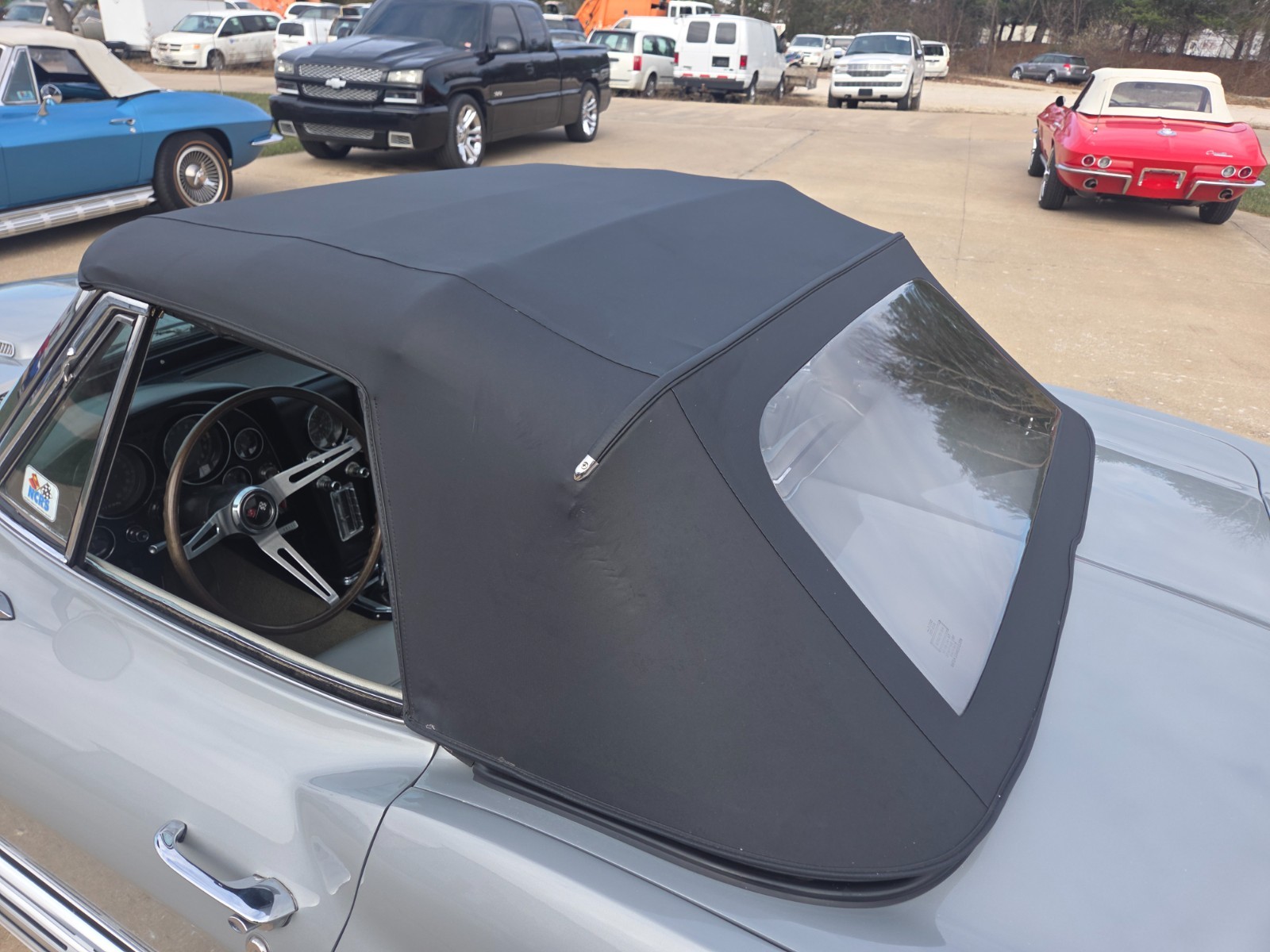 Chevrolet-Corvette-1966-Convertible-17