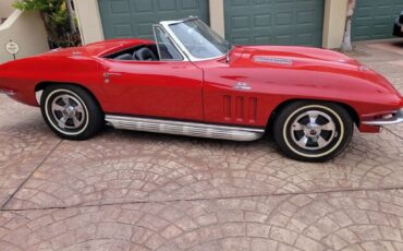 Chevrolet-Corvette-1966-Convertible-2