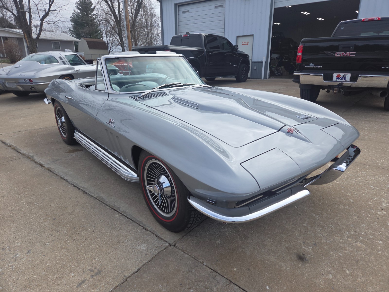 Chevrolet-Corvette-1966-Convertible-20