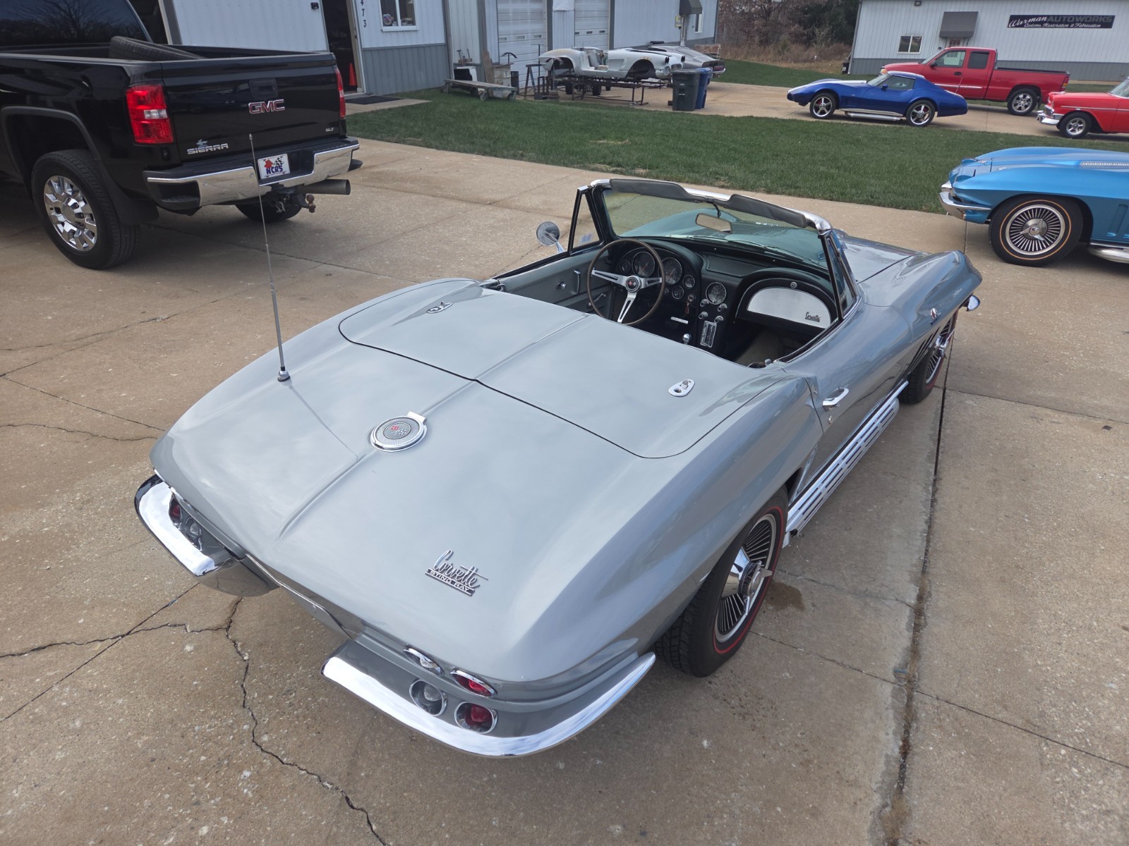 Chevrolet-Corvette-1966-Convertible-23