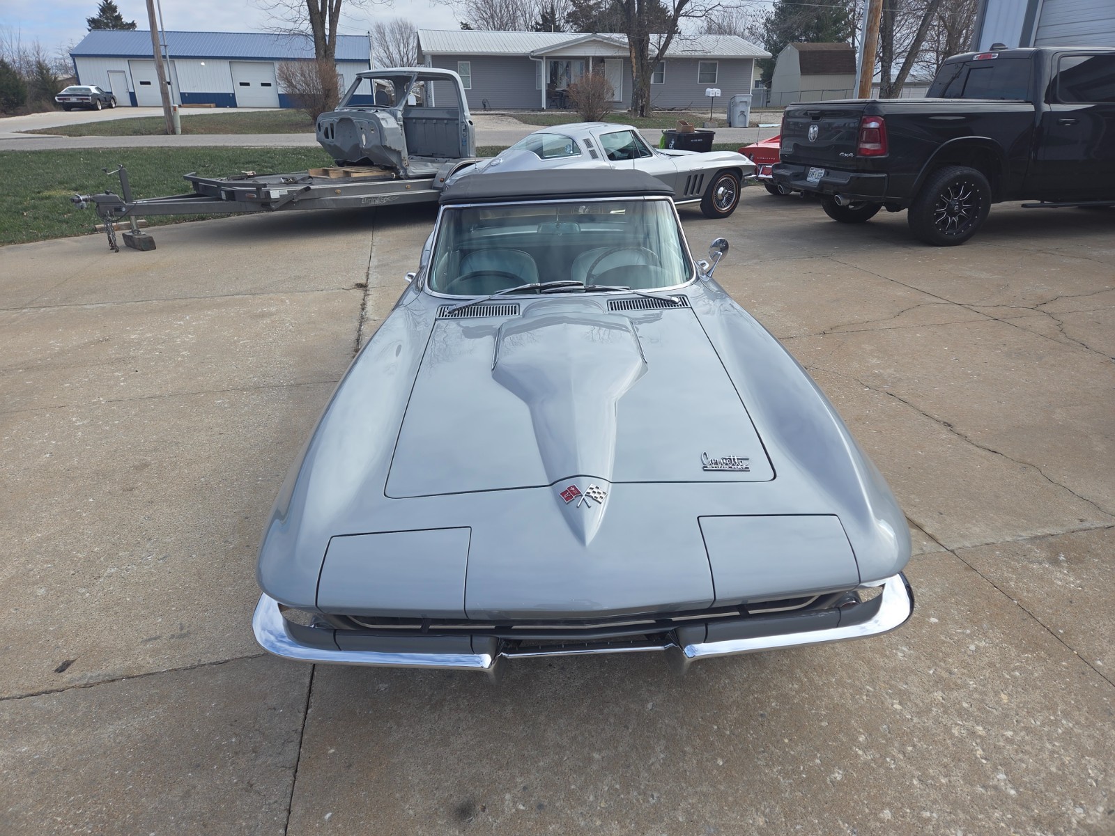 Chevrolet-Corvette-1966-Convertible-3
