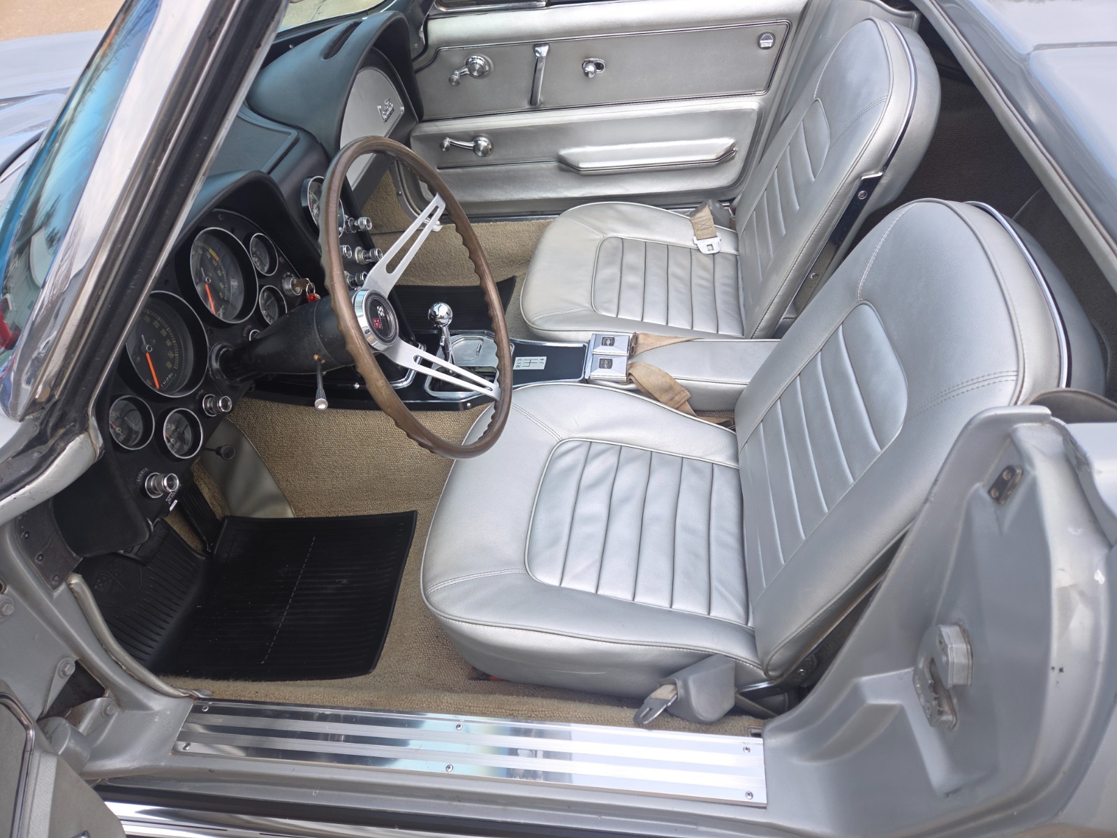 Chevrolet-Corvette-1966-Convertible-30