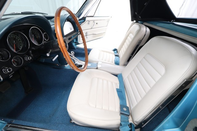 Chevrolet-Corvette-1966-Convertible-31