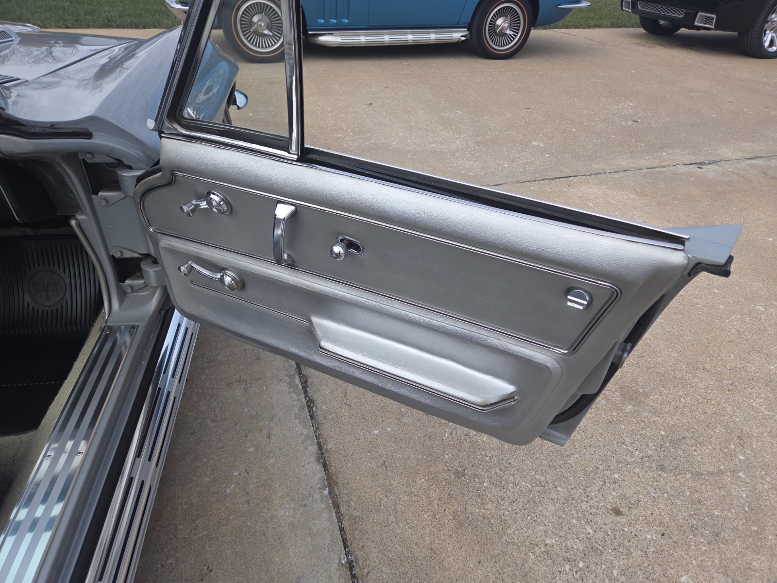 Chevrolet-Corvette-1966-Convertible-31