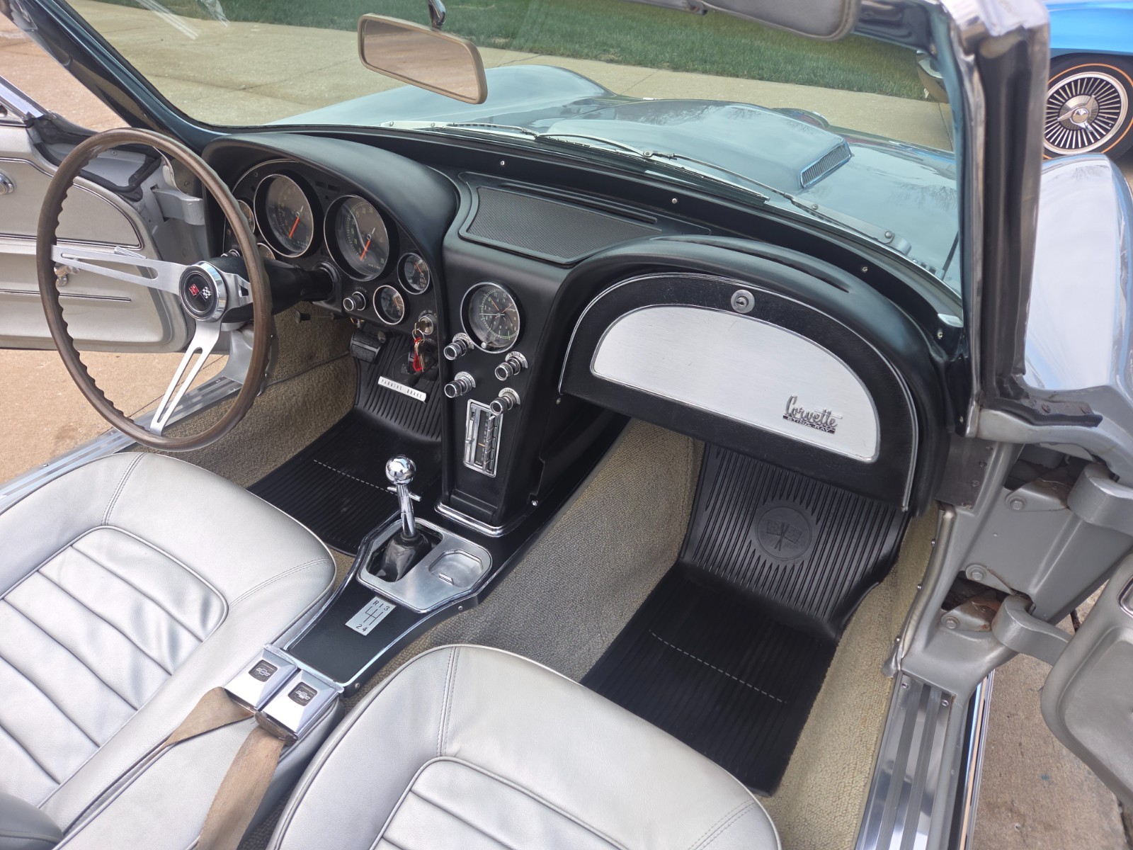 Chevrolet-Corvette-1966-Convertible-33