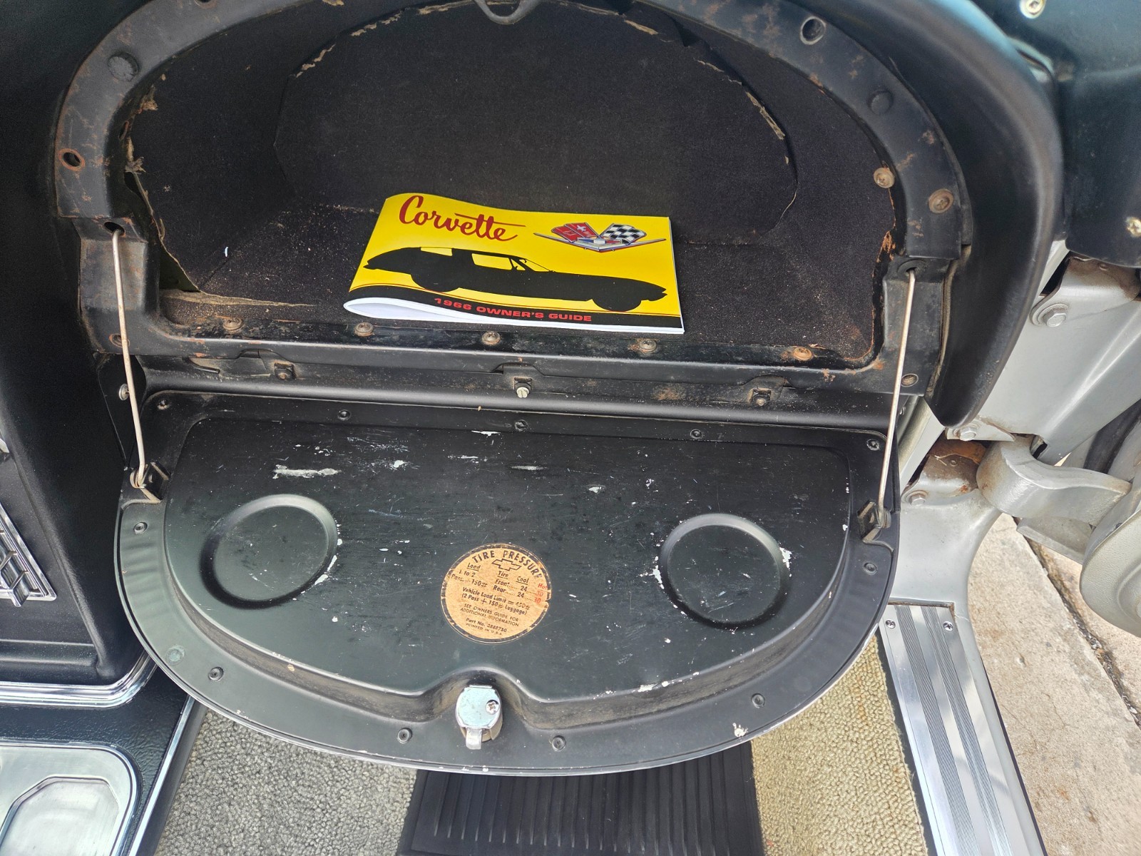 Chevrolet-Corvette-1966-Convertible-35