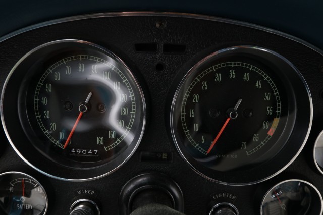 Chevrolet-Corvette-1966-Convertible-37