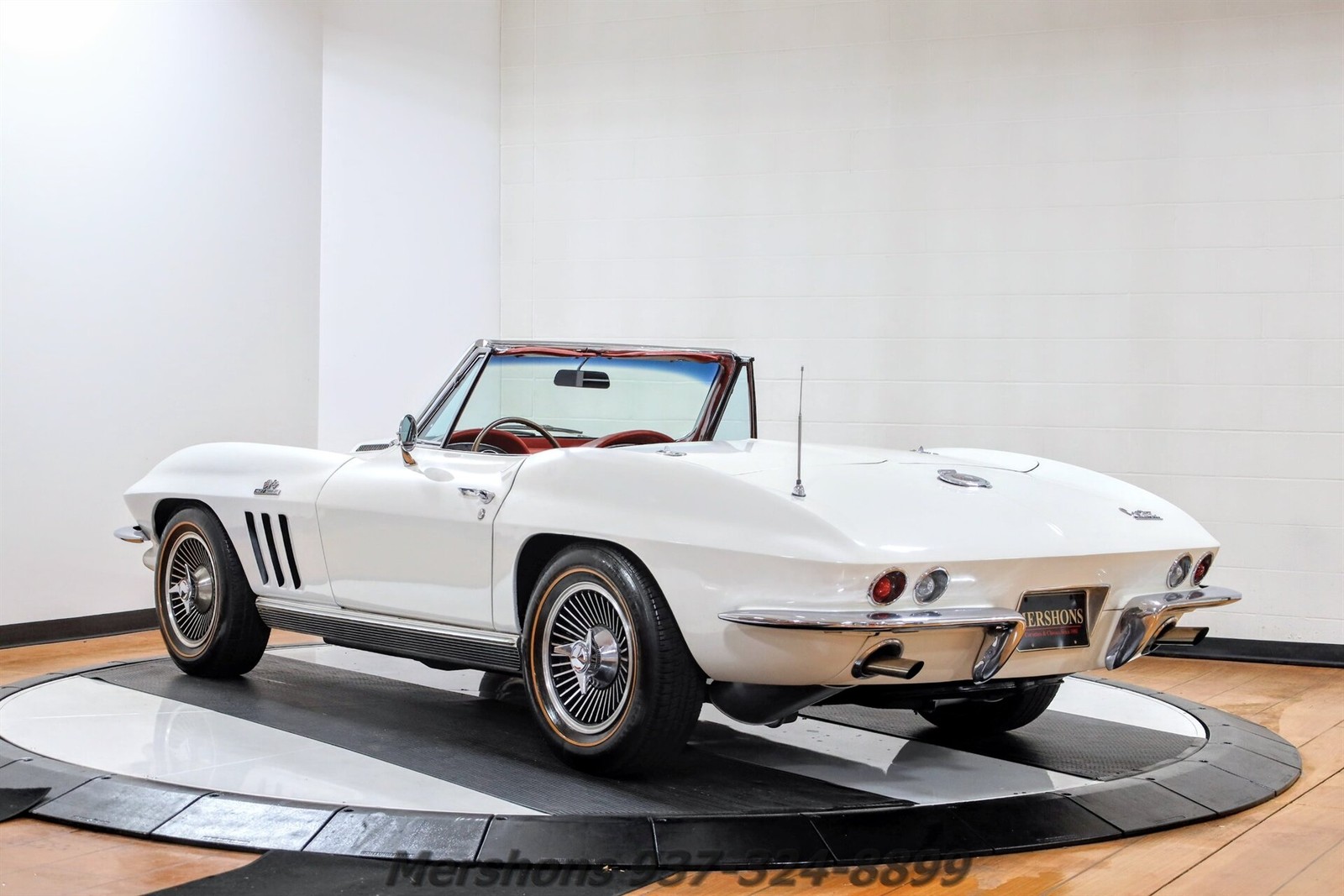 Chevrolet-Corvette-1966-Convertible-4