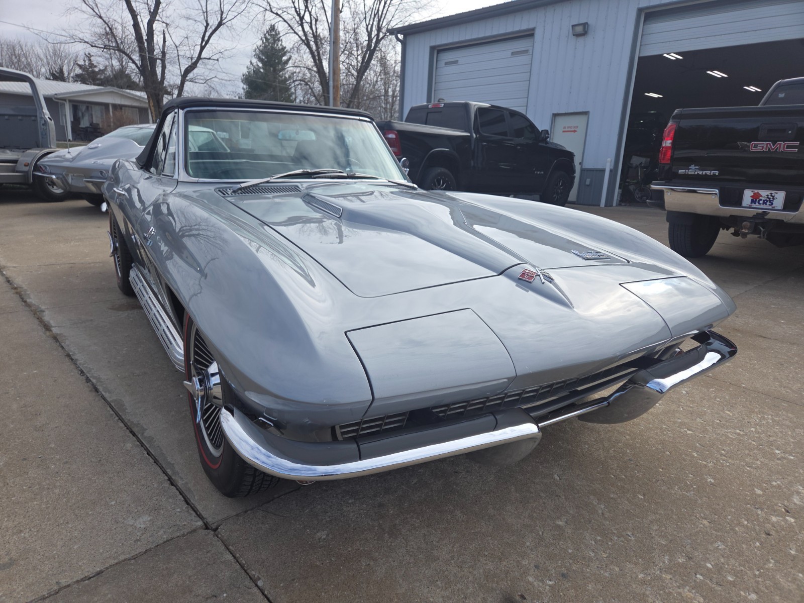 Chevrolet-Corvette-1966-Convertible-4