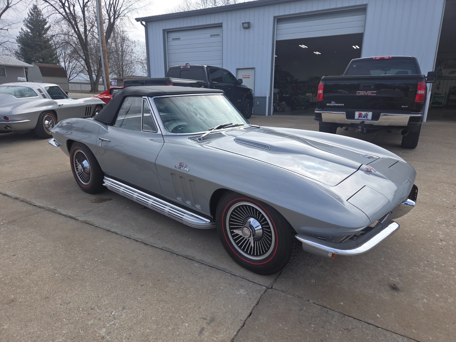 Chevrolet-Corvette-1966-Convertible-6