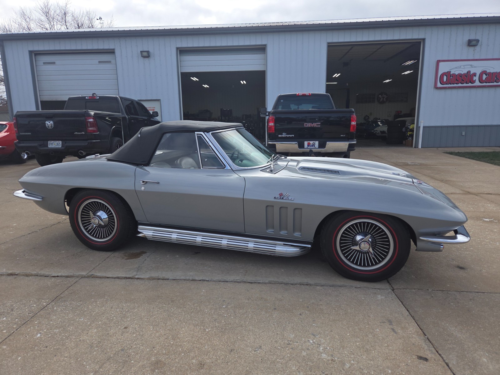 Chevrolet-Corvette-1966-Convertible-7