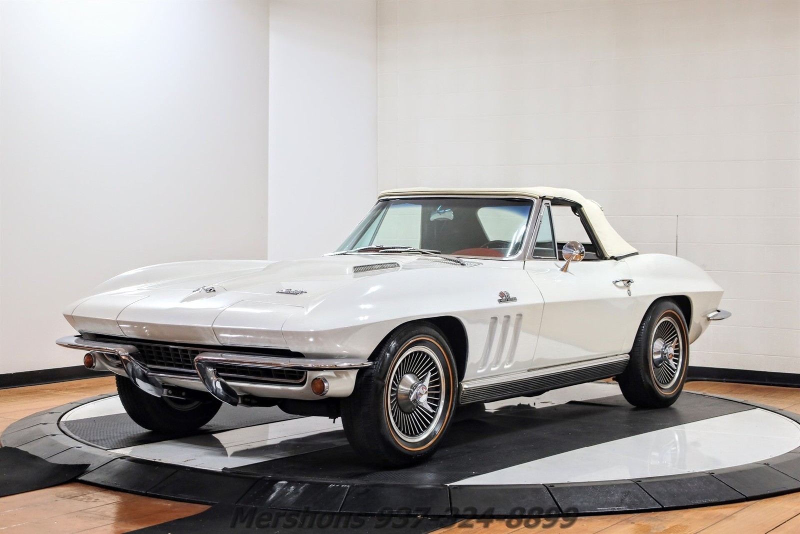 Chevrolet-Corvette-1966-Convertible-9