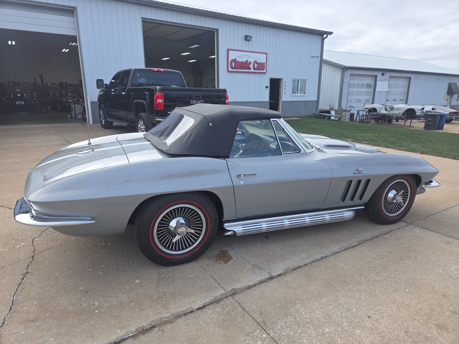 Chevrolet-Corvette-1966-Convertible-9