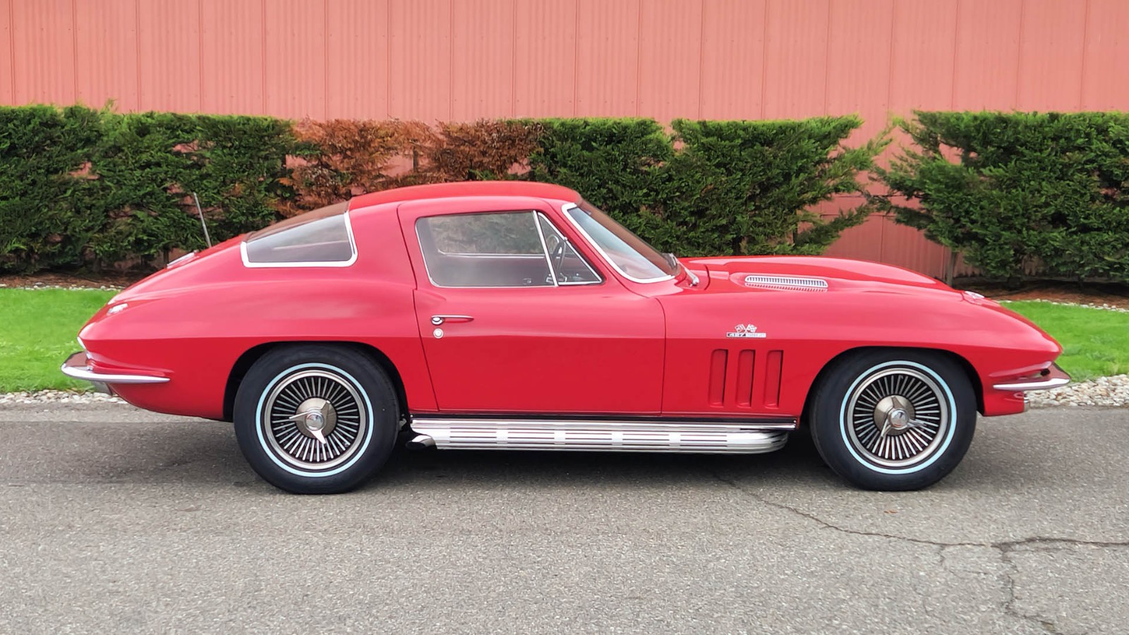 Chevrolet-Corvette-1966-Coupe-1